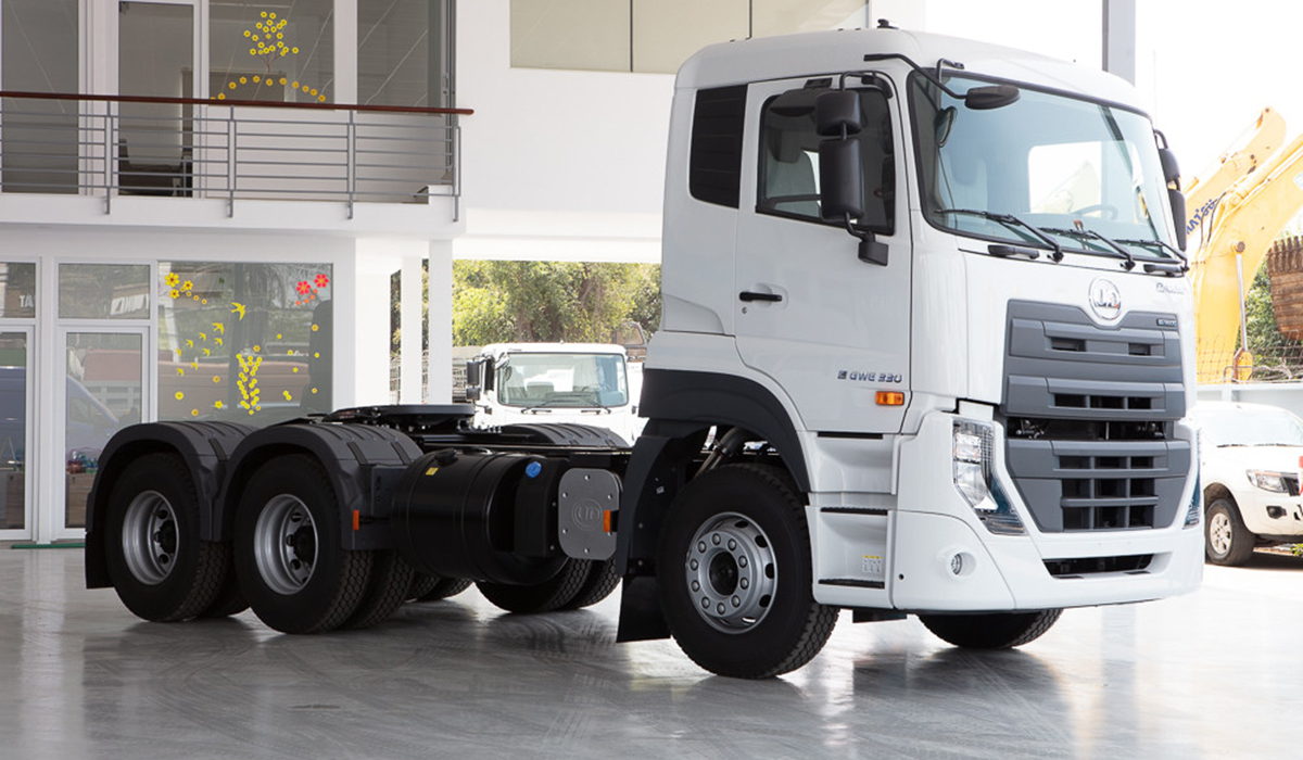 Xe Đầu Kéo UD 330 GWE 2 Cầu 6x4